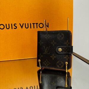 Authentic Louis Vuitton Monogram Snap Wallet